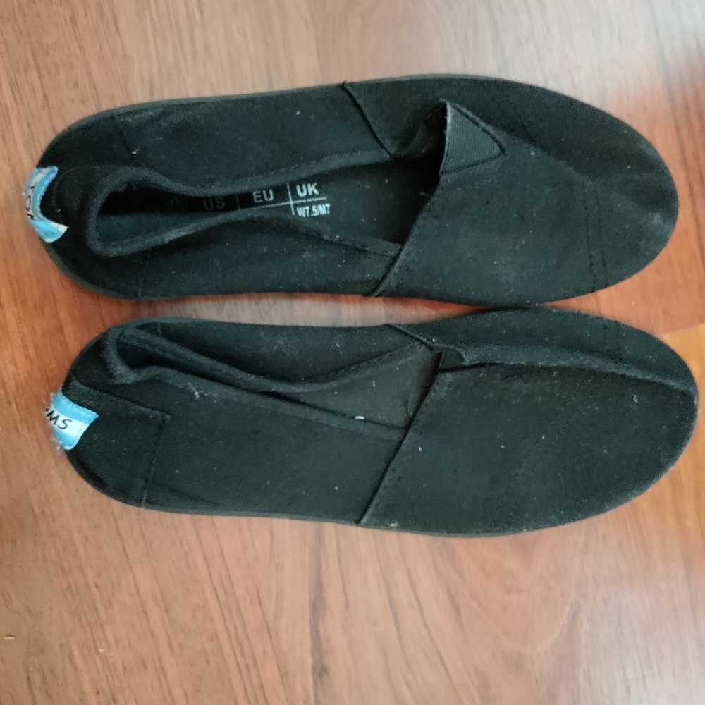Sz 9.5 Black Toms